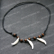 Ожерелье из 3х зубов волка