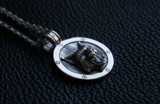 Купить медальон Рысь с символом Велеса из серебра. Значение оберега. Цена.