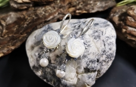 Серьги Алатырь с цветком (белый) и фианитом - серебро