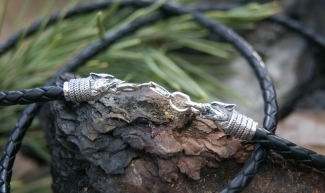 Кожаный шнур с серебром - Волки (d 4 мм) ― Алтайстронг - Амулеты, Обереги, Талисманы