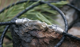 Кожаный шнур с серебром - Волки (d 4 мм)