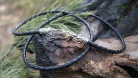 Кожаный шнур с серебром - Волки (d 4 мм)