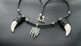Комбинированные ожерелья из клыков волка и славянских оберегов