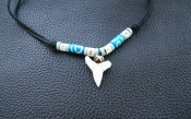 Ожерелье с зубом акулы