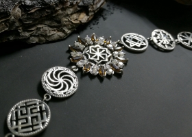 Славянский браслет со знаком в кругу камней - Серебро 
