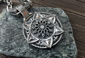 Медальон Цветок в солнце с фианитом - Серебро (3.6 см)  