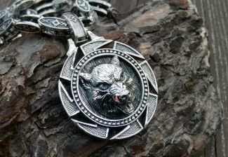 Купить медальон Волк с символом Велеса из серебра. Значение оберега. Цена.