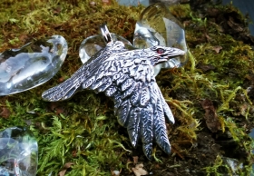 Медальон Ворон Одина из серебра с фианитом