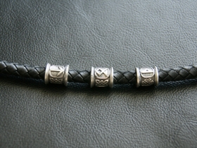 Кожаный шнур с серебром - Медведи/Волки/Орлы со вставками (d 5 мм)