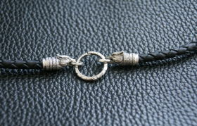 Кожаный шнур с серебром - Волки (d 4 мм) (с кольцом)